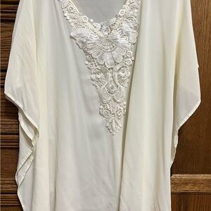Do Everything in Love top, cream v-neck top with lace embellishments, smokefree